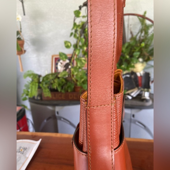 Louis Vuitton Kenyan Fawn EPI Leather Sac D’Epaule PM Bag - Picture 6 of 16